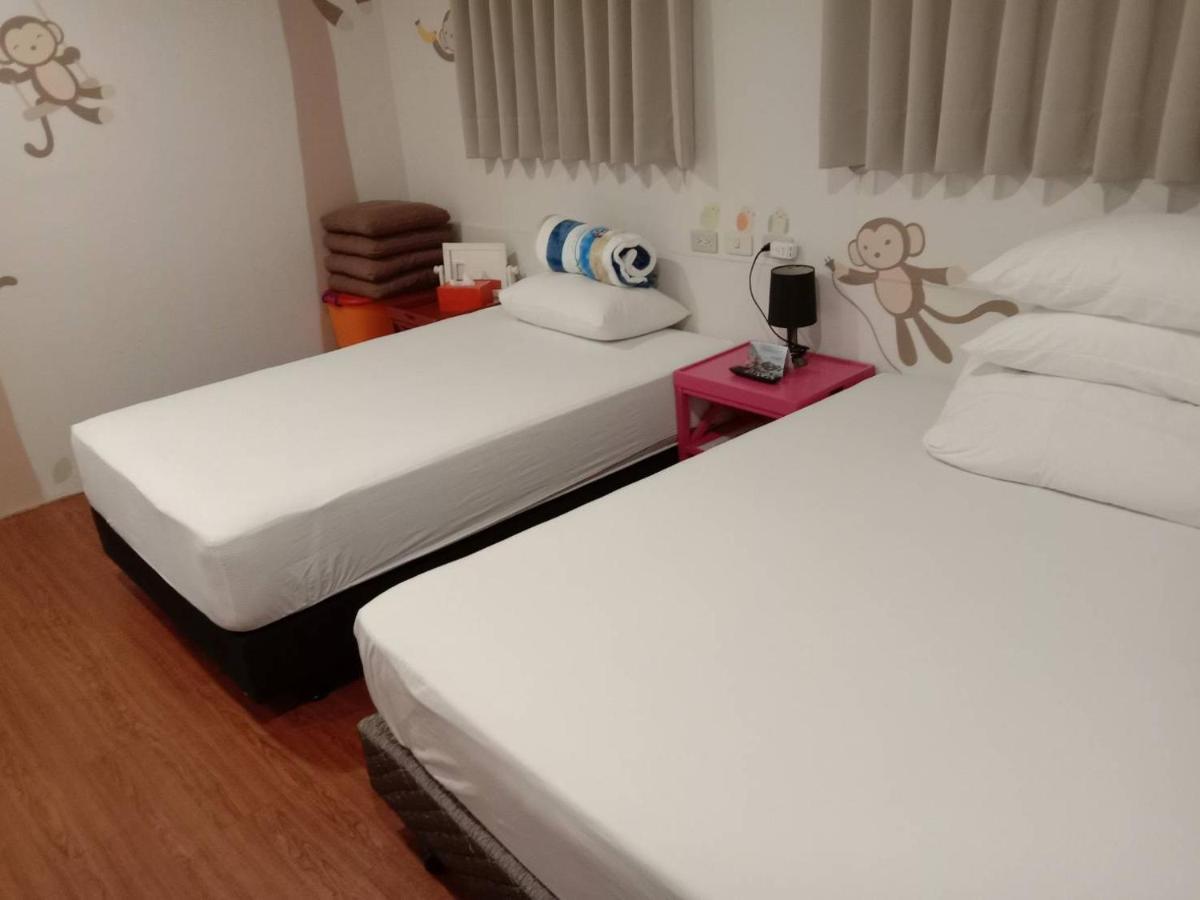 Temple Side Hostel Tainan Exterior photo
